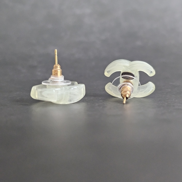 🍃 Chanel CC Stud Earrings 🍃 - Picture 4 of 9